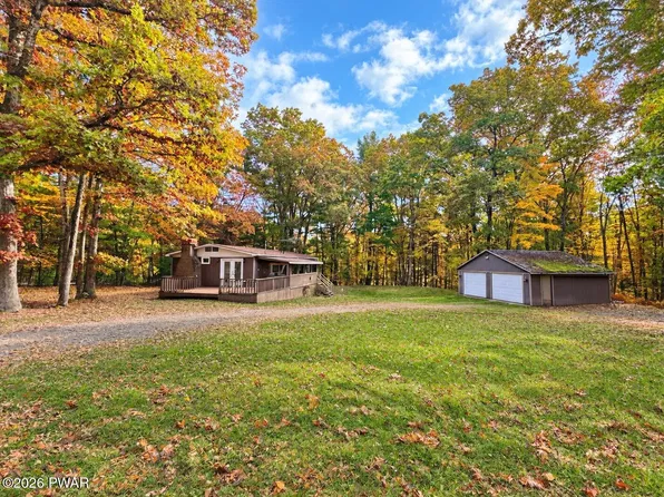 100 Clubhouse Dr, Hawley, PA 18428