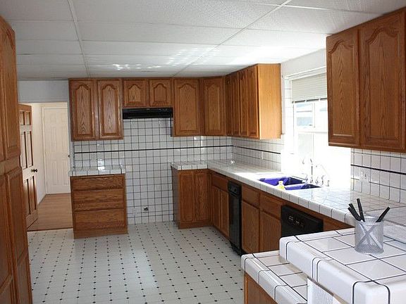 4th image of 2212 Del Amo Blvd