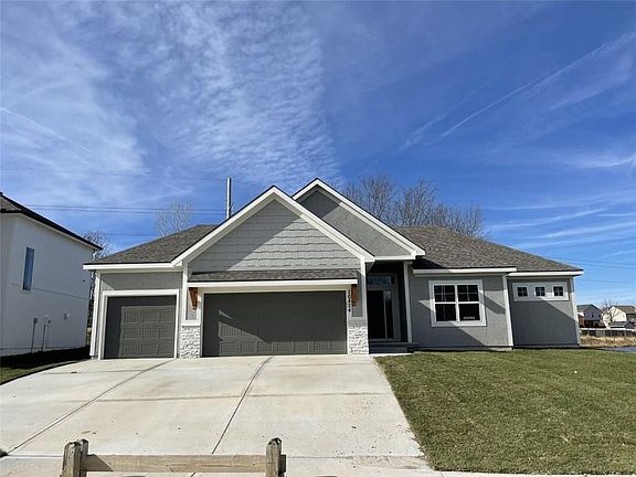 2nd image of 4911 NE 92nd Ct