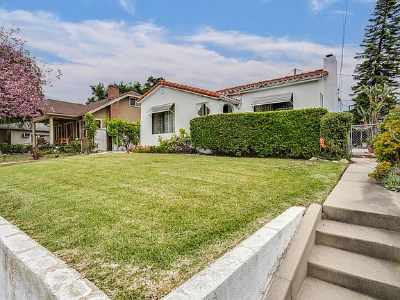 4th image of 126 Poinsettia Ave