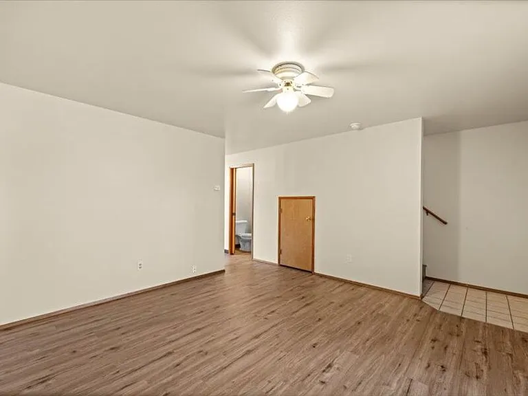 400 S Morain St #7 — Photo 3