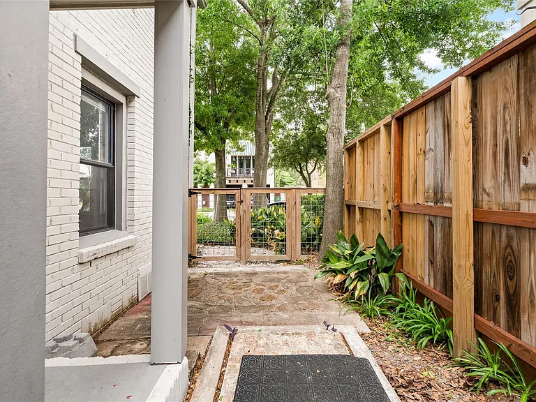 2202 W Main St — Photo 30