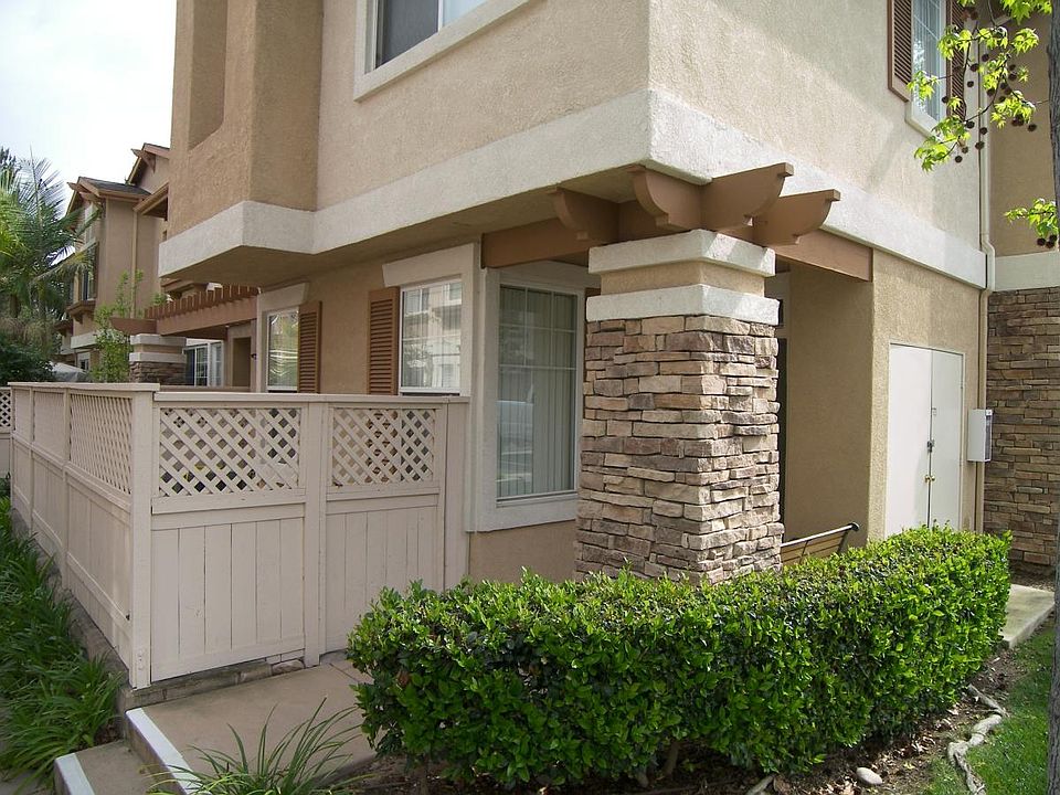 Corner unit townhouse