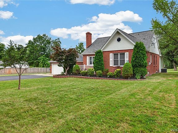 3rd image of 230 Michael Rd W