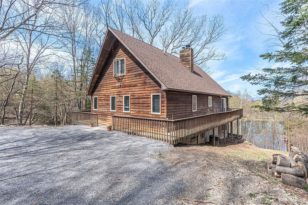 Building Photo - 461 Route 199