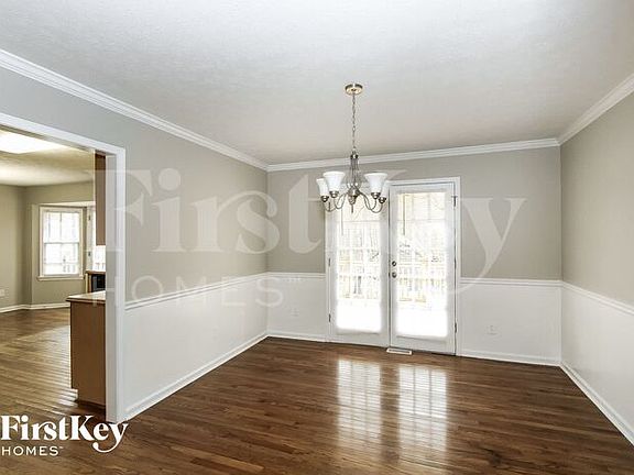 5th image of 2649 Sherman Oaks Dr