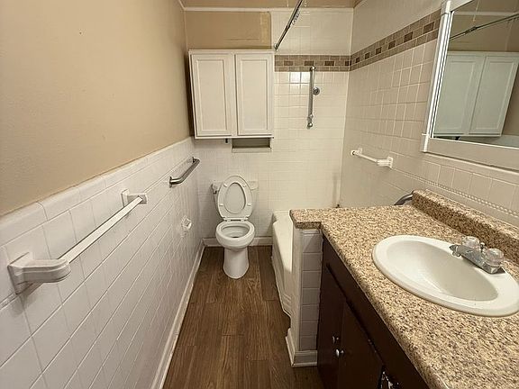 5th image of 1106 W Congress St