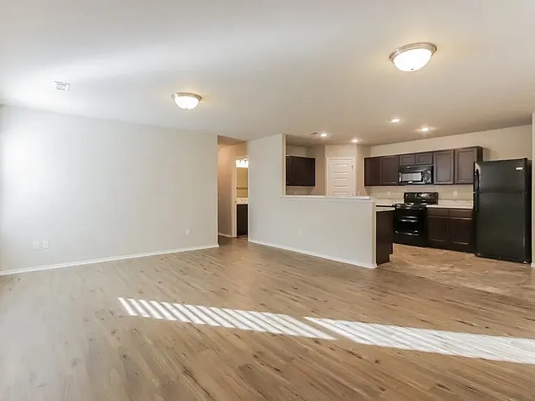 243 N Broadway Dr — Photo 2