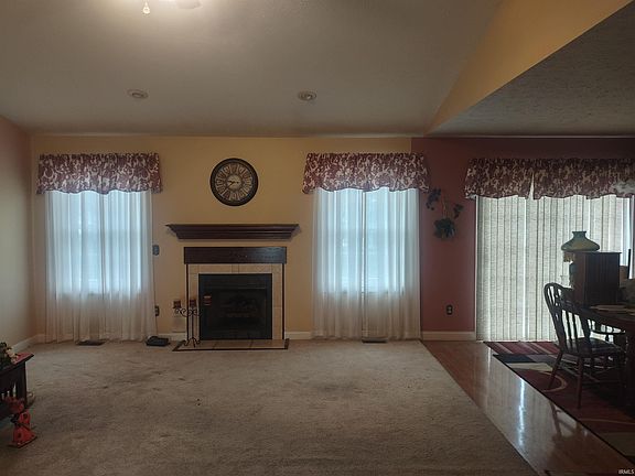 3rd image of 914 E Wildflower Dr