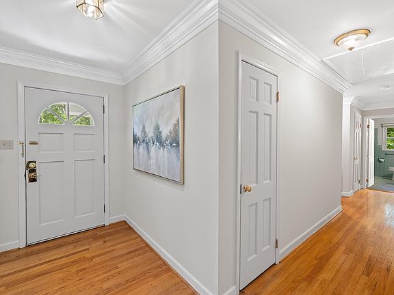 5th image of 2802 Devon Rd