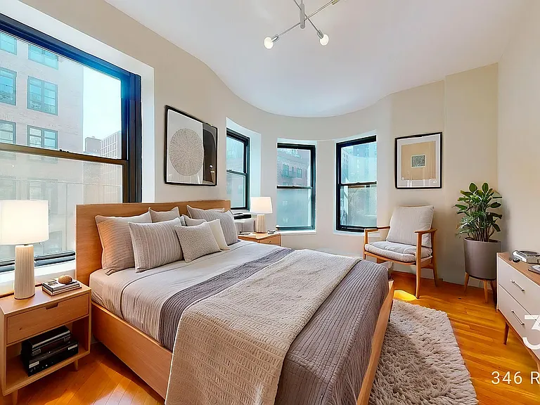 1125 Lexington Ave #3B — Photo 2