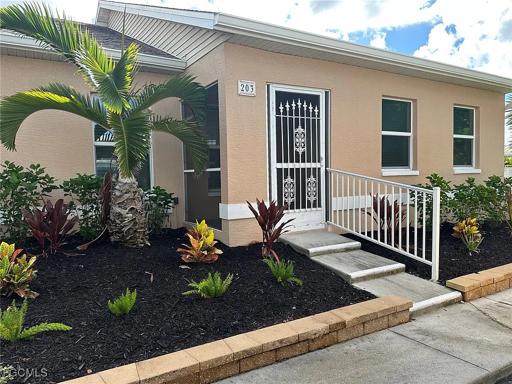 2 bed, 2.0 bath, 1271 sqft, $1,650 — Photo 1