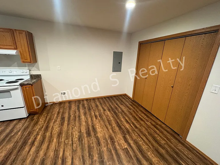 2214 N East Ave — Photo 13