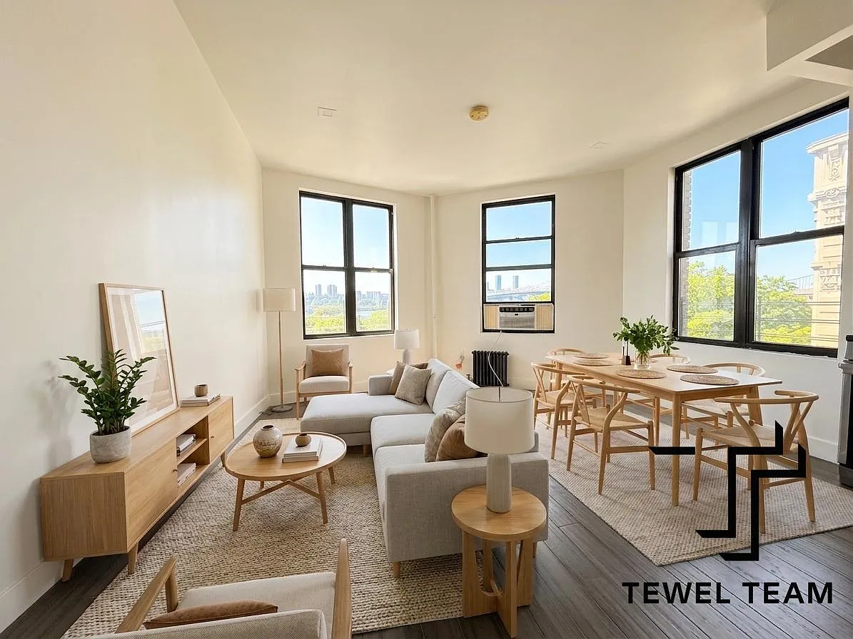 736 Riverside Drive — Photo 1
