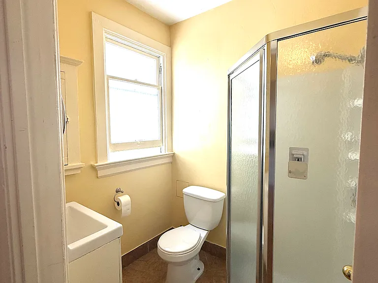 524 Georgia St #304 — Photo 13