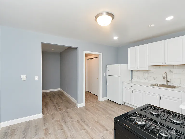 22 Prospect St #3 — Photo 4