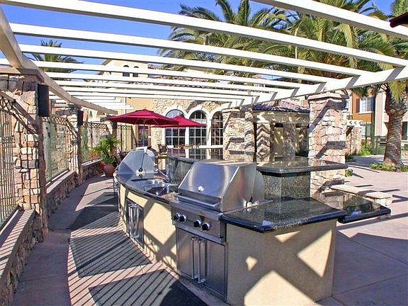 3rd image of 2540 Northside Dr APT 304