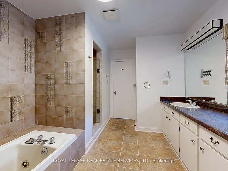 31 Burnhamthorpe Park Blvd — Photo 25