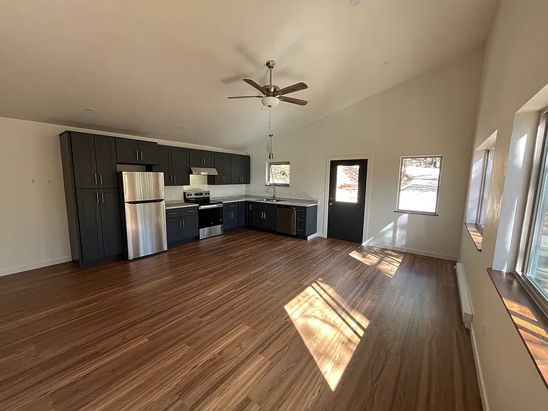 404 Antelope Dr — Photo 5