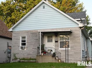 135 10th St, Silvis, IL 61282