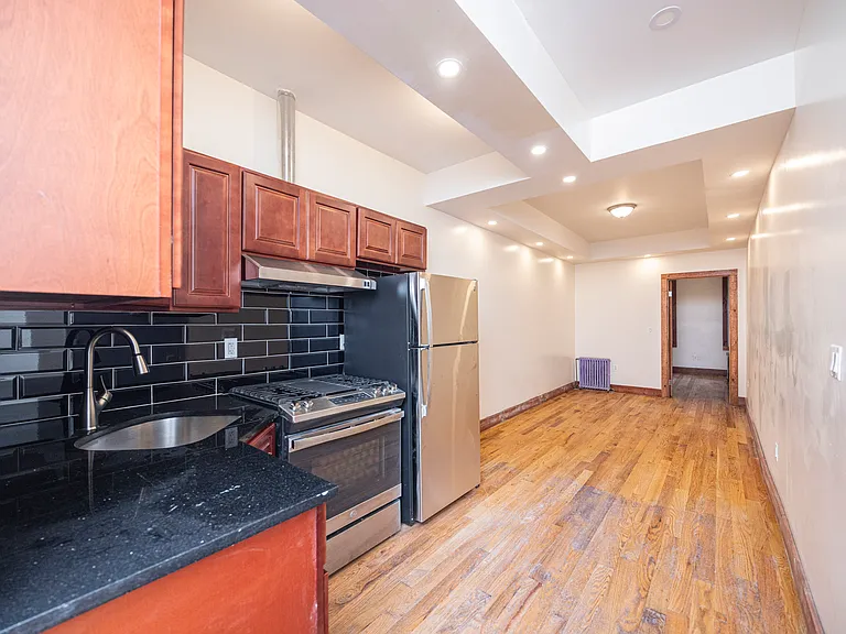 1412 De Kalb Ave #3R — Photo 2