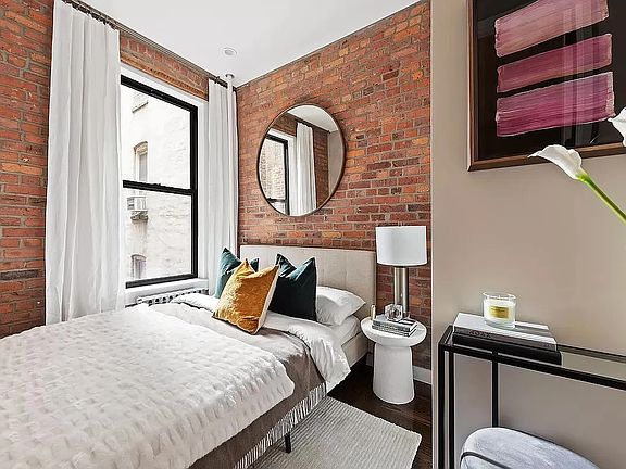 4th image of 110 E 1st St #4D