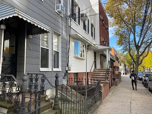 Rented by MNS | media 6