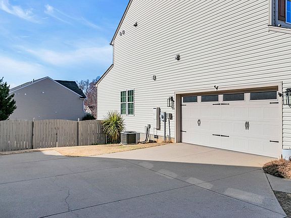 3rd image of 2 Brazos Ln