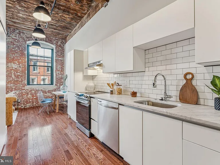 1801 N Howard St #201 — Photo 5