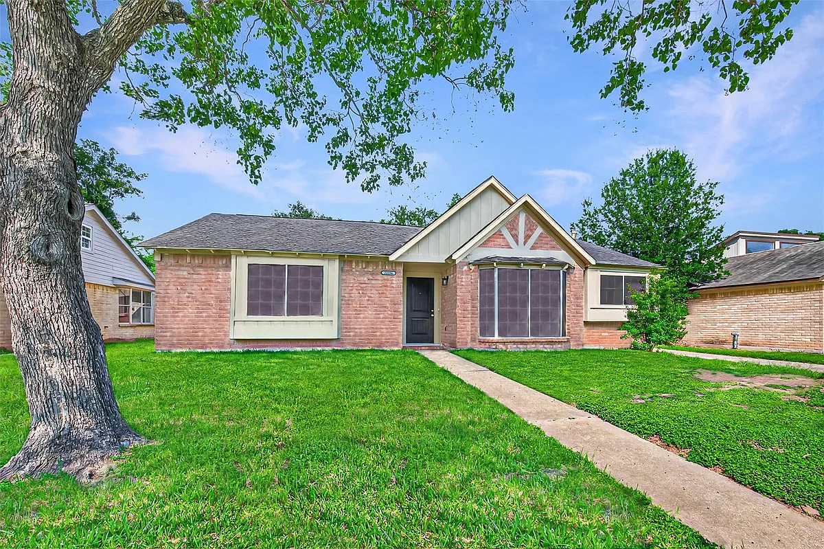 Building Photo - 22206 Red River Dr