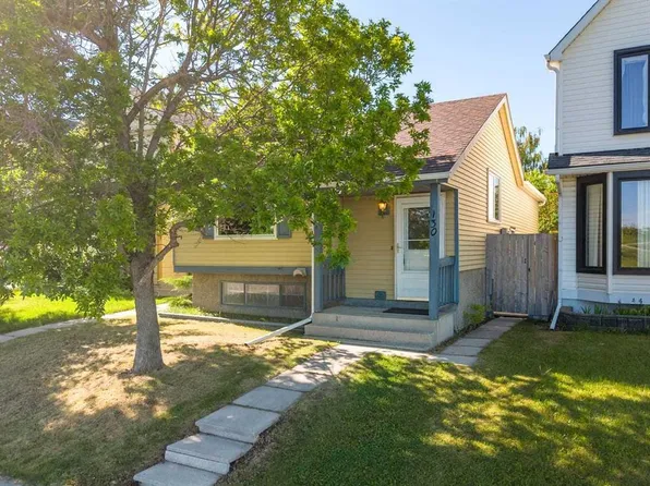 130 N Woodbrook Way SW, Calgary, AB T2W 4R6