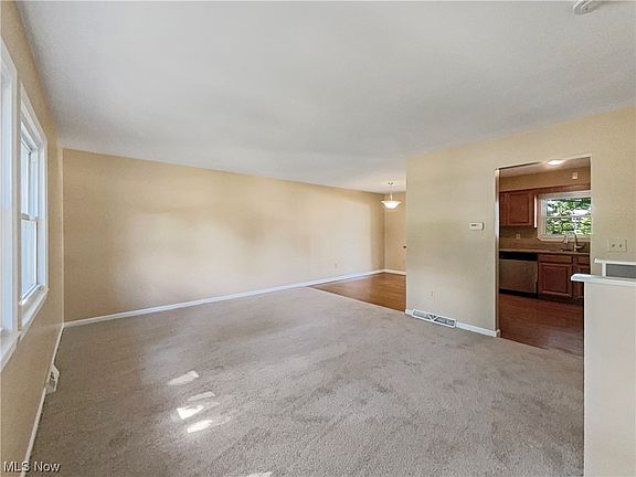 3rd image of 4171 Dennis Ln