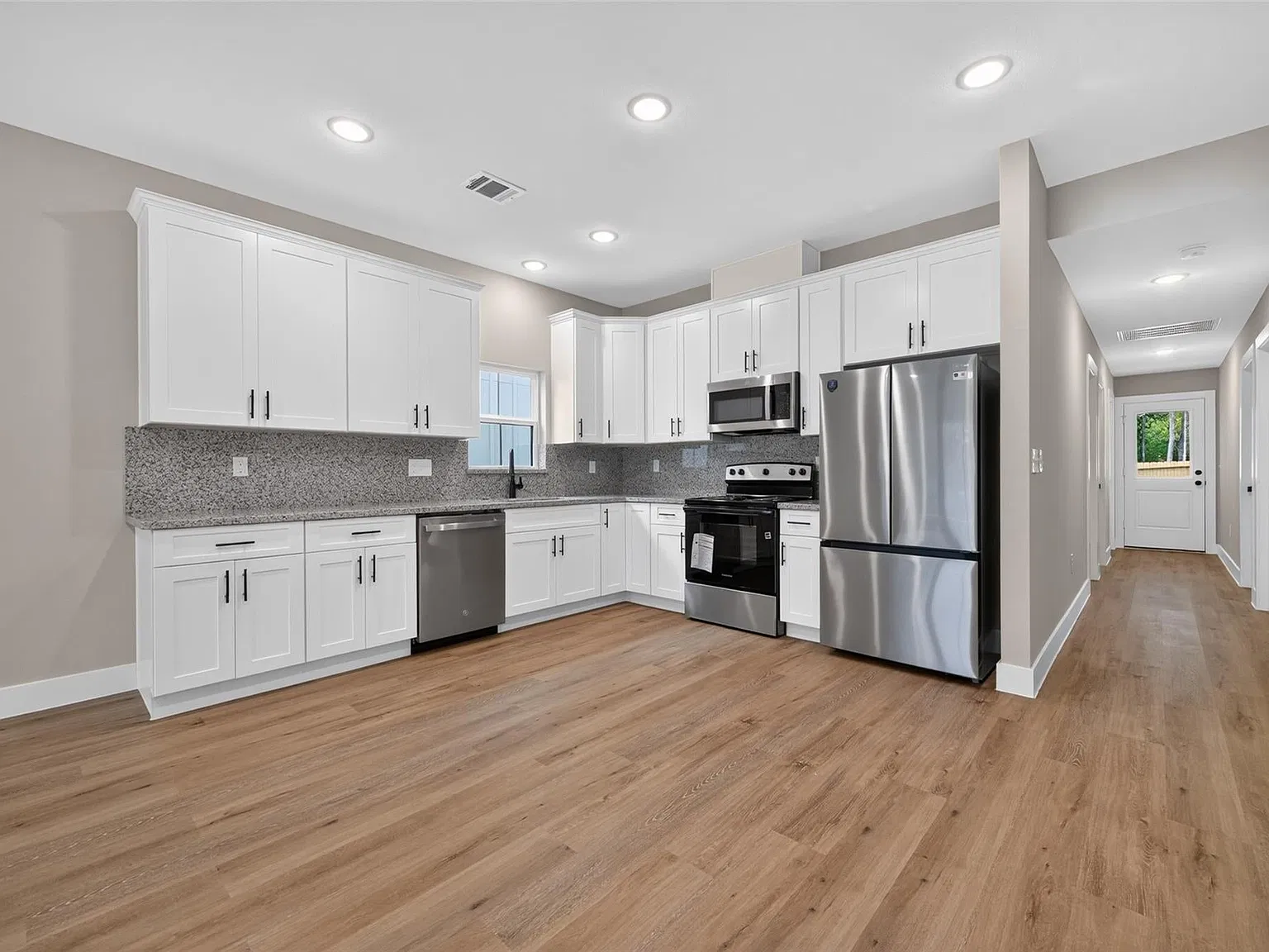 1060 Mann Rd — Photo 4