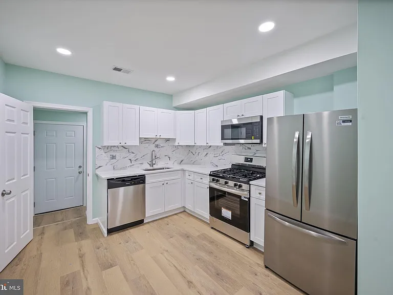 1316 McHenry St — Photo 2