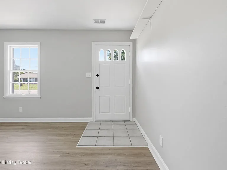 1019 W Indian Trl — Photo 6