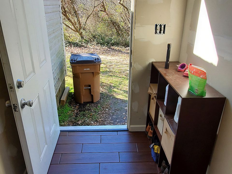 1st image of 709 E Catawba St