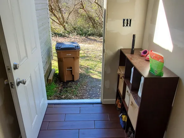 709 E Catawba St, Lincolnton, NC 28092