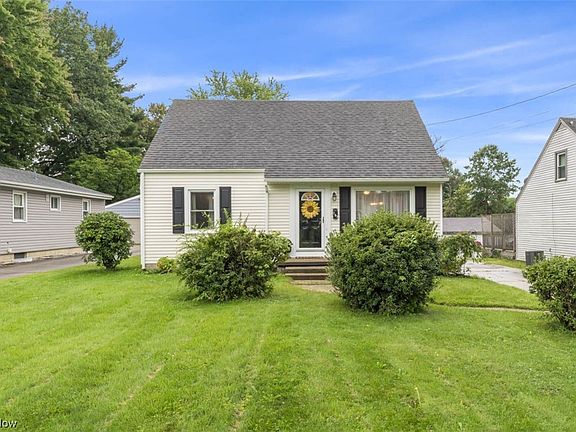 3rd image of 763 Tudor Ln