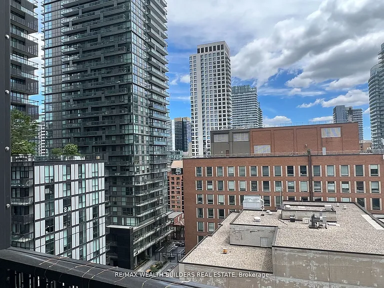 8 Eglinton Ave E #1010 — Photo 13