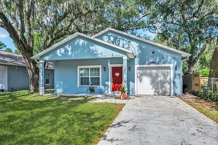3 bed, 2.0 bath, 1383 sqft, $2,300 — Photo 2