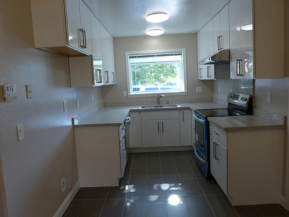 2nd image of 947 Desert Isle Dr