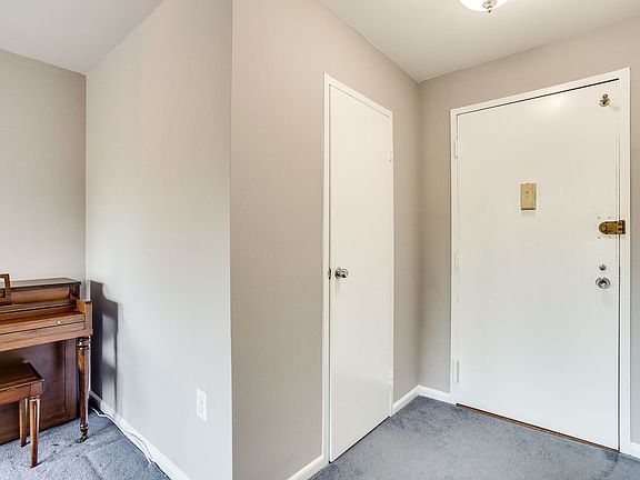 3rd image of 10500 Rockville Pike Unit 425