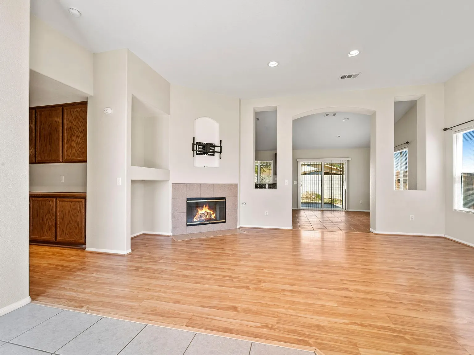 3 bed, 1468 sqft, $2,100 — Photo 2