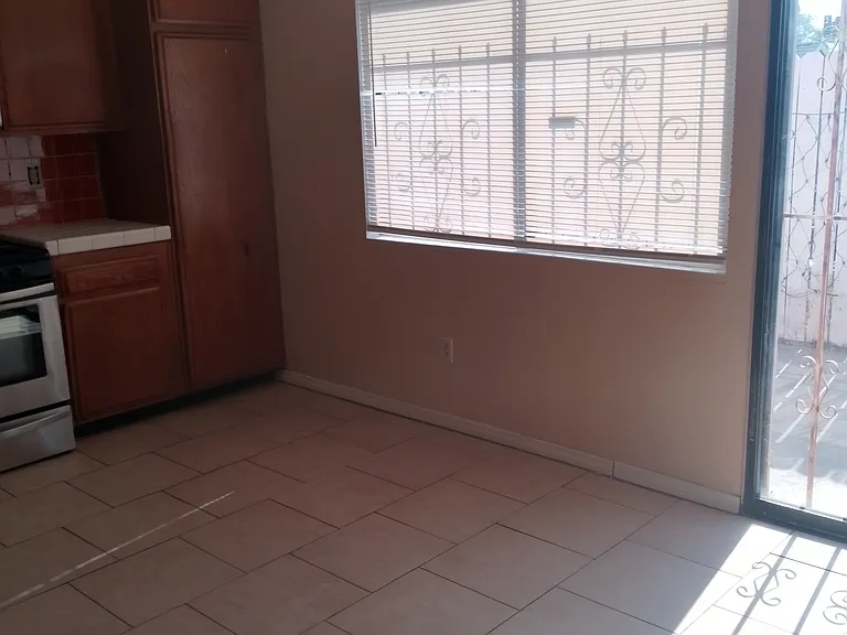 895 S Quince Ave — Photo 6