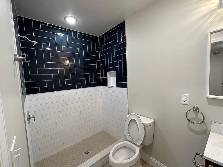 42 N 40th St #5 — Photo 3