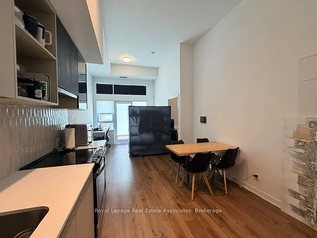 405 Dundas St W #114 — Photo 3