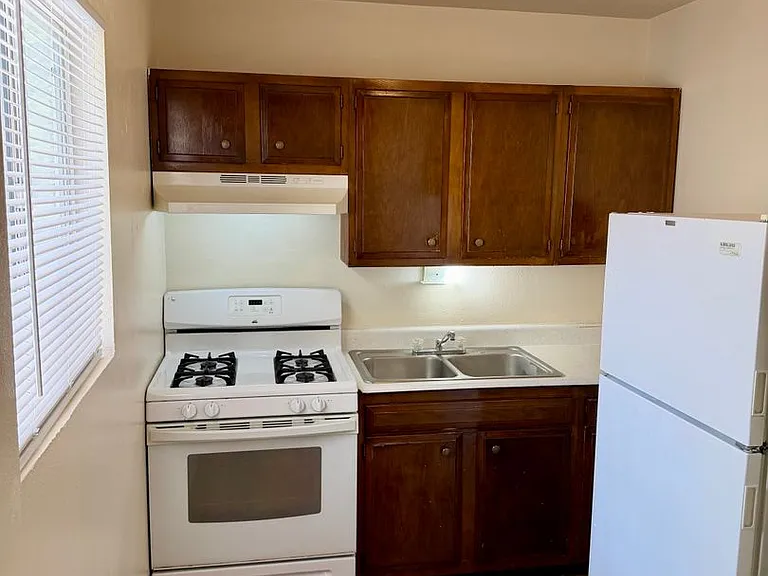 216 General Marshall St NE — Photo 3