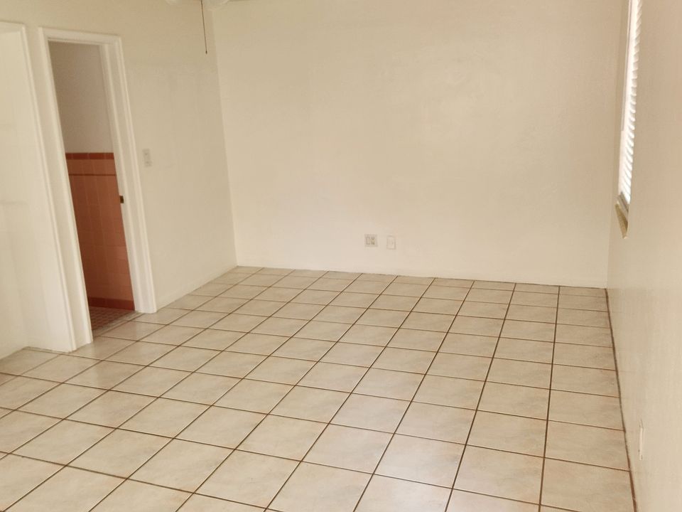 2nd image of 621 E 32nd St