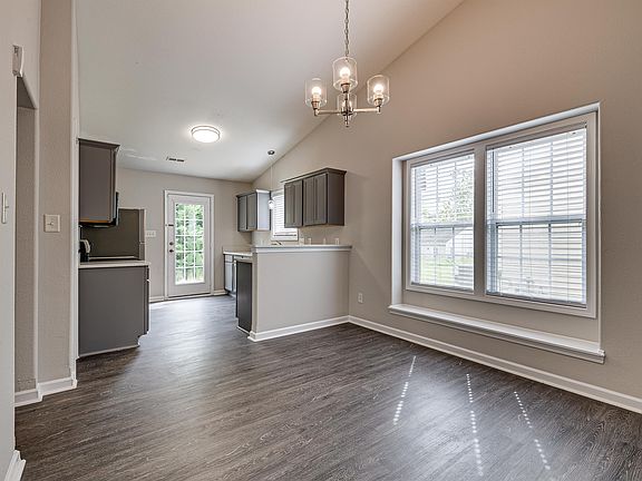 4th image of 2723 Oasis Ln