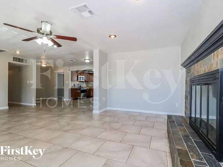 806 E El Caminito Dr — Photo 4